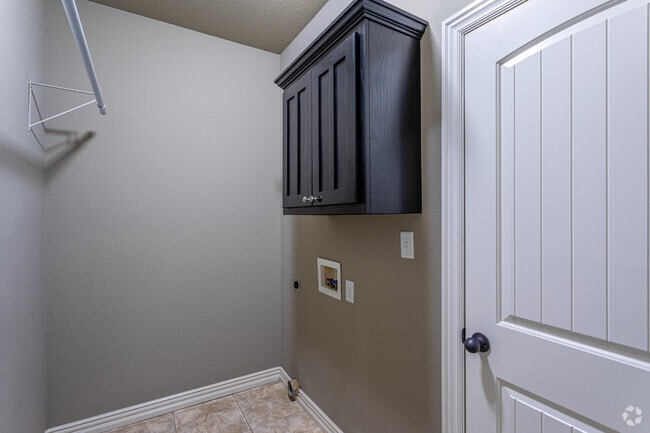 3BR, 2BA - 1300-1700 SF