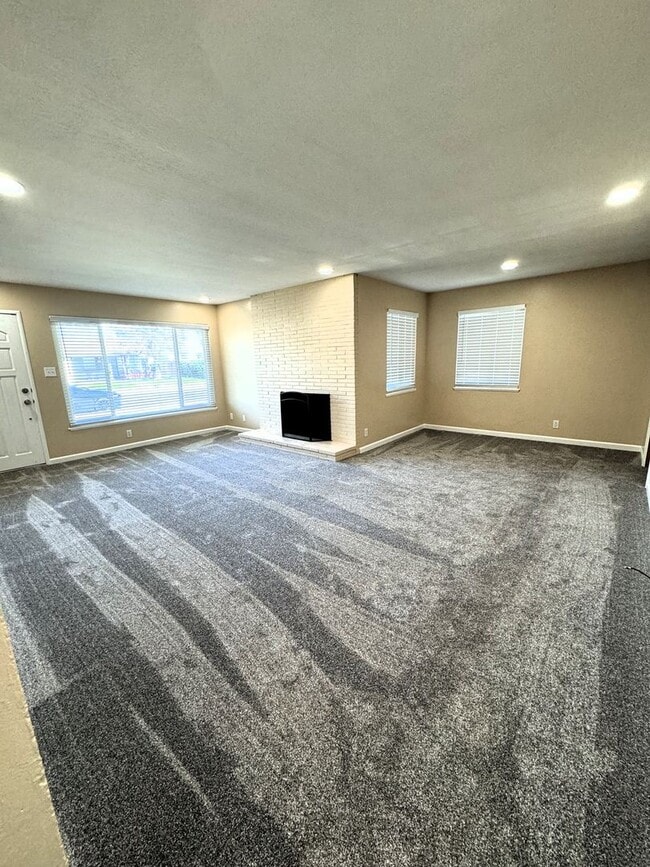 Photo - 3-Bedroom Home with Spacious Backyard Available to move in April 1