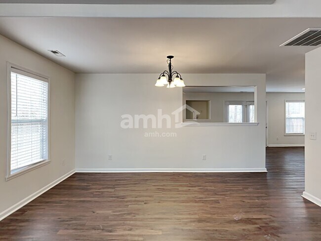 Photo - 1208 Mallory Ln