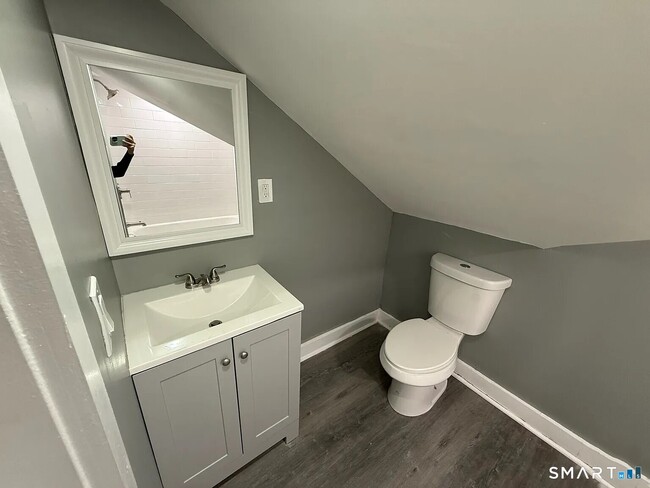 180 Portsea St Unit 2