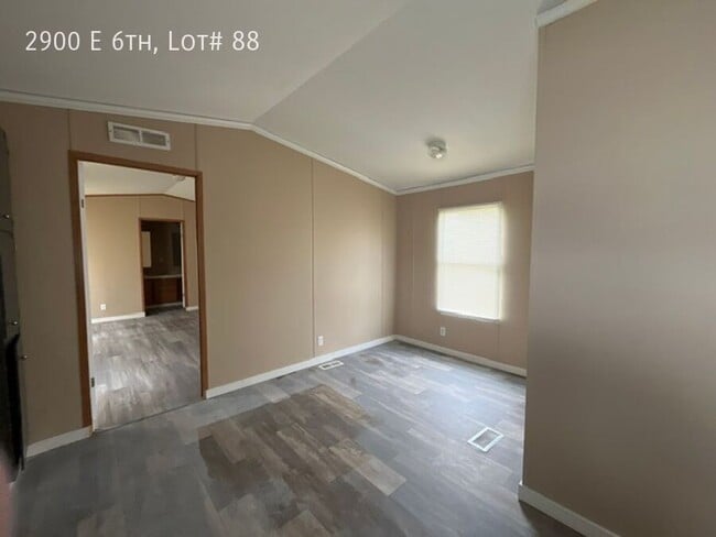 Photo - 2900 E 6th Ave