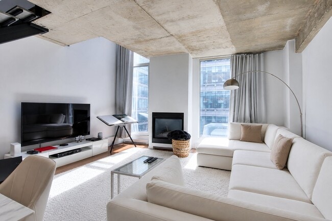 Photo - 445 Av. Viger O Unit 907