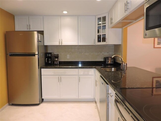 Building Photo - 501 E Dania Beach Blvd Unit 5-5M Rental