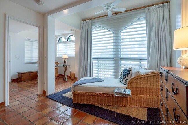 264 Everglade Ave