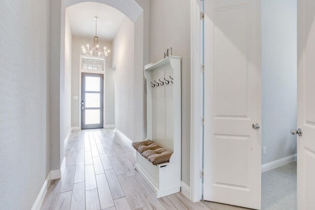 Photo - 905 Lady Bird Dr