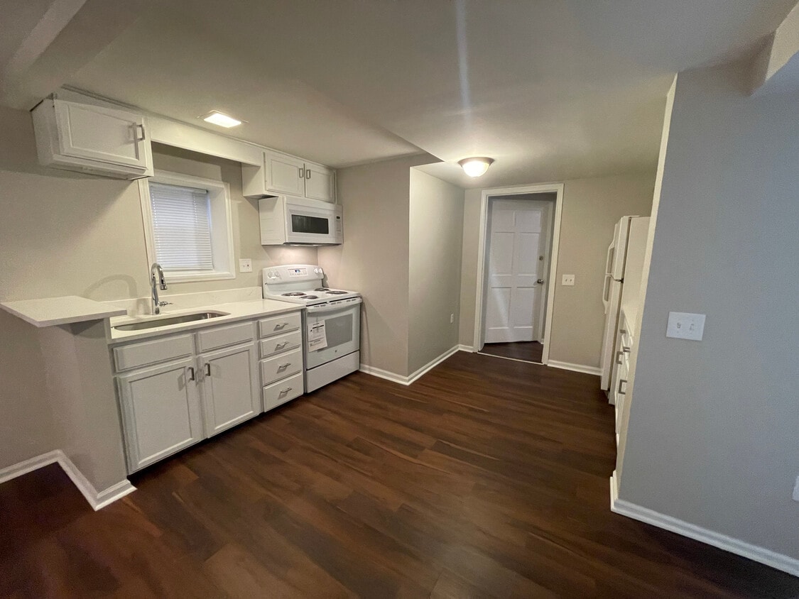 Kitchen - 1316 Wisconsin Ave (Berwyn, IL)