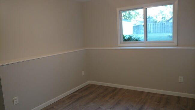 Photo - 1556 Hillview Rd Unidad Lower level