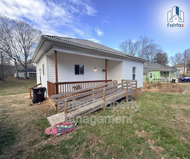 Building Photo - 1725 Turner St