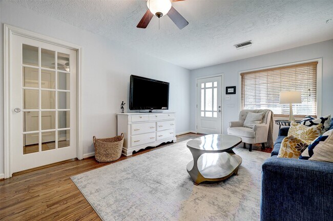 Photo - 1070 Lamonte Ln