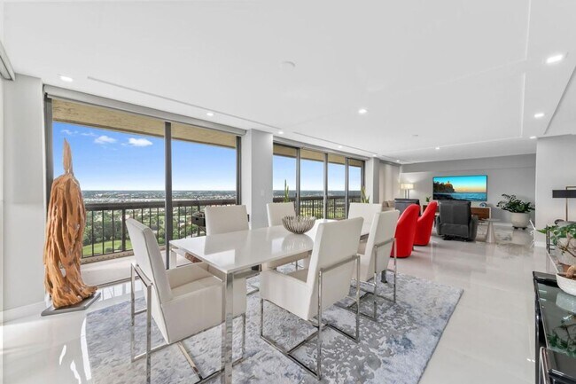 Photo - 1900 Consulate Pl