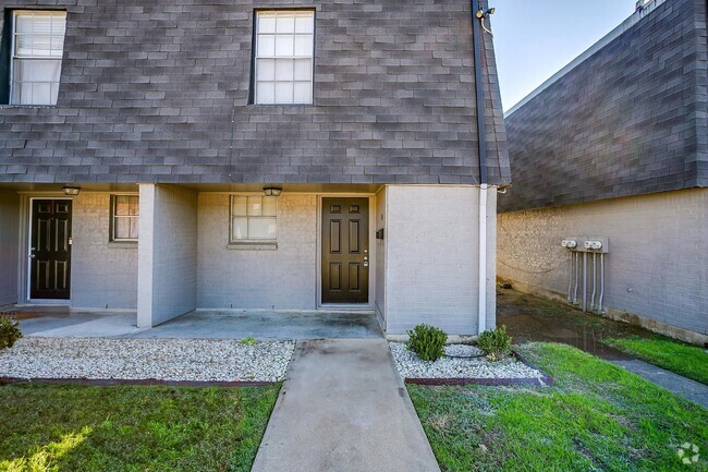 Building Photo - LOCATED IN THE CENTER OF BURLESON Unit 105 SE Gardens Blvd 109 Rental