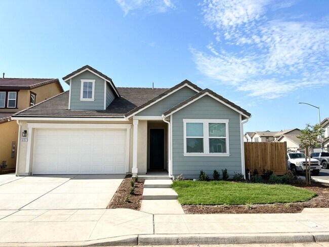 Photo - 4 br, 2 bath House - 6151 E Adena Ave