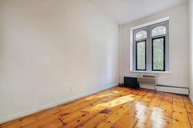 Photo - 106 E 30th St Unidad 2F