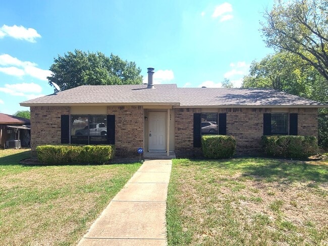 MOVE IN READY- Desoto-Single story three b... - MOVE IN READY- Desoto-Single story three b... Casa