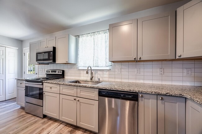 Photo - 3071 Highland Ave