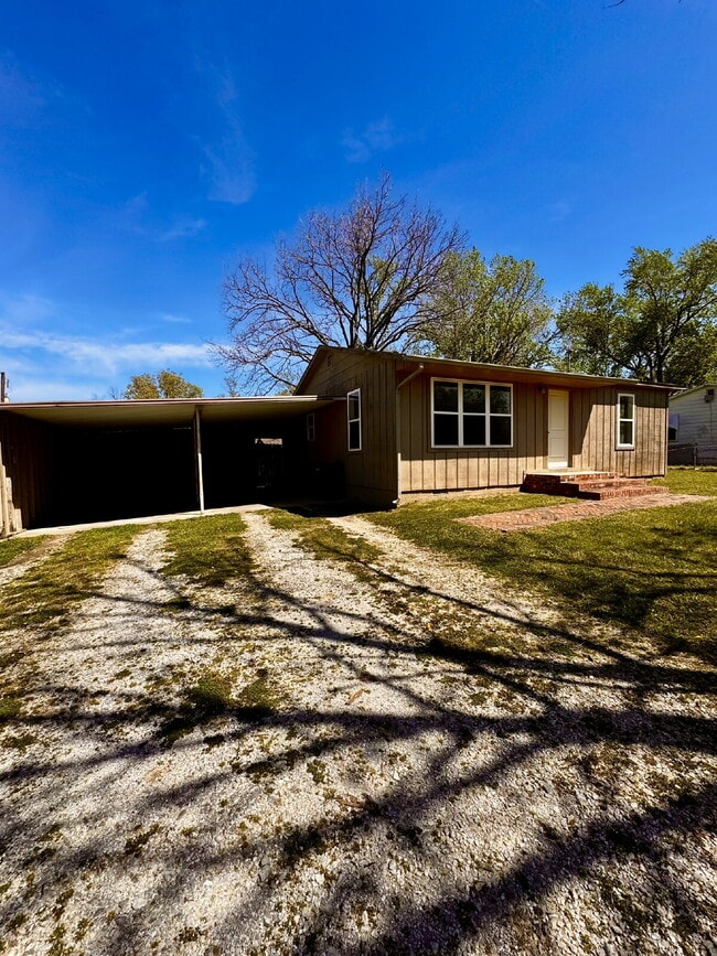 Building Photo - 803 E Greenfield St