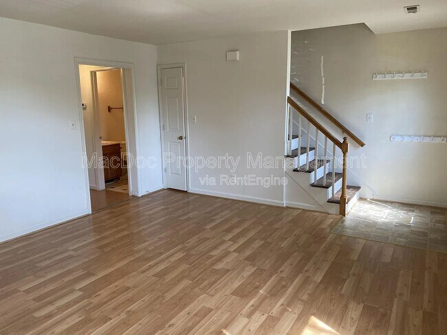 Photo - 118 Farrell Ln