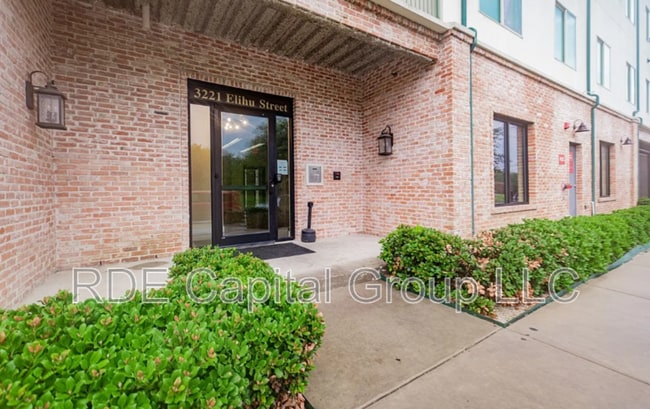 Building Photo - 3221 Elihu St