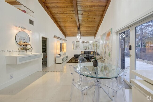 Building Photo - 7441 NW 33rd St Rental