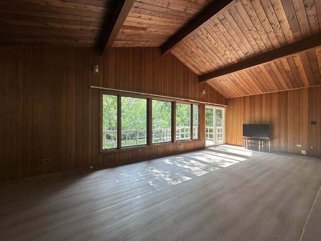 Photo - 2030 Crestwood Ln