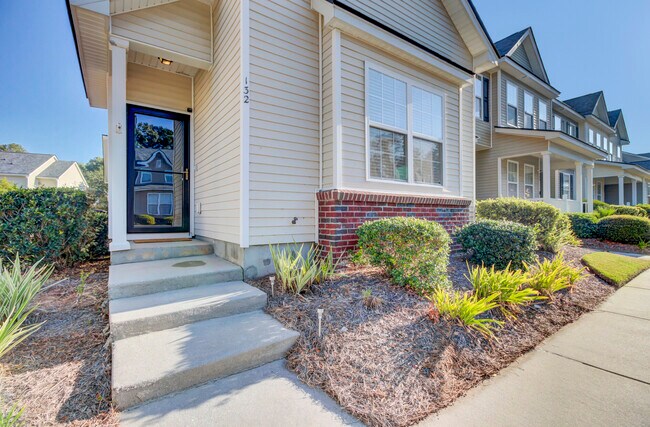 Photo - 132 Woodward Rd