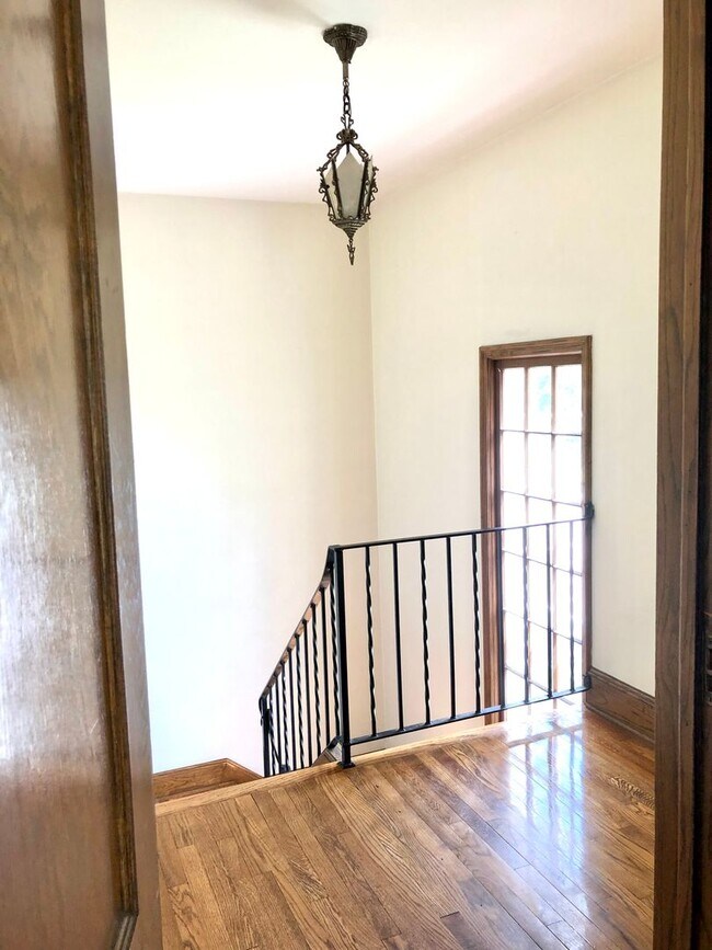 Photo - 201 N 21st Ave E Unit Upper