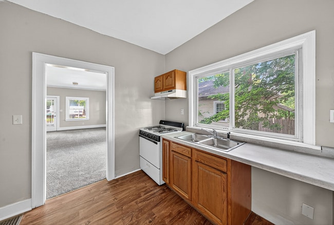 Building Photo - 1622 S Twyckenham Dr Rental