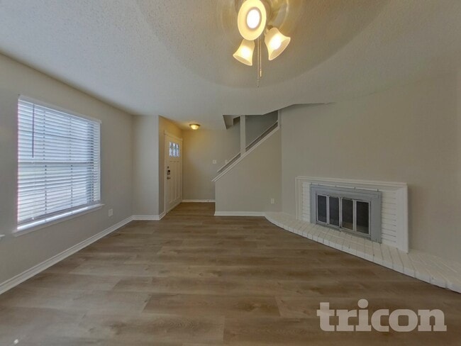 Photo - 815 Wyndham Pl