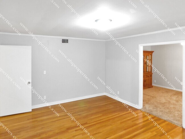 Photo - 3520 Royal Crest Dr