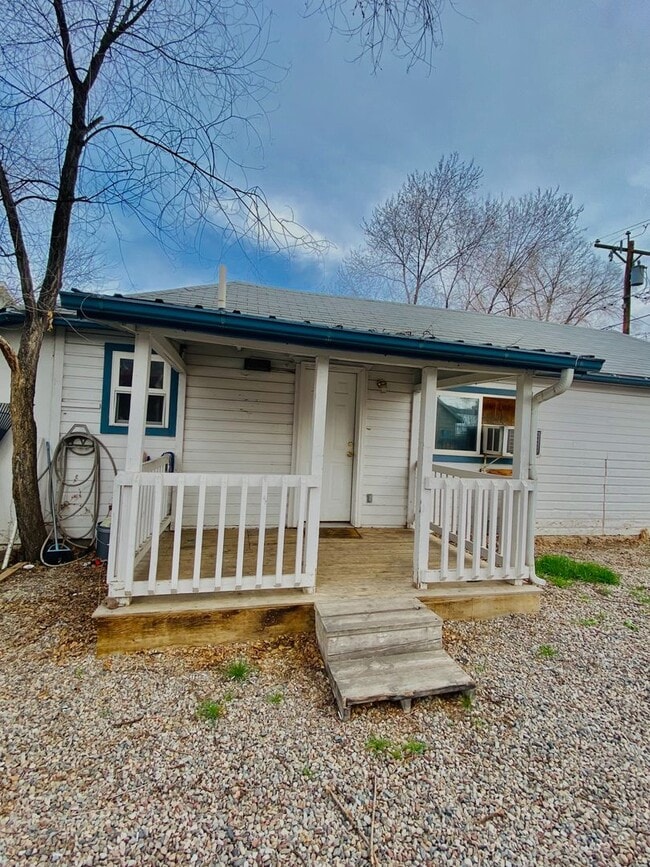 Building Photo - 706 Railroad Ave Unit 2