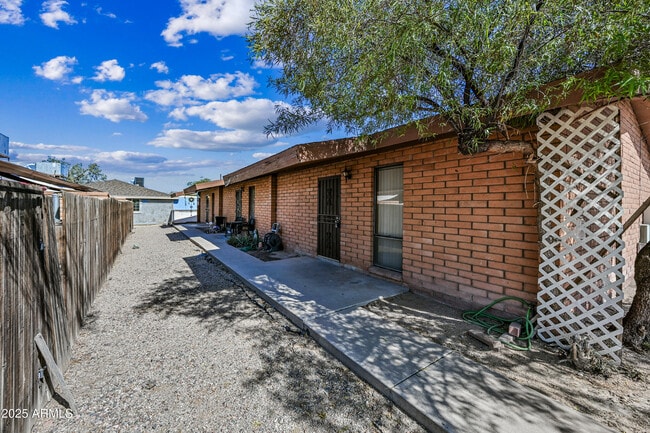 Building Photo - 721 E Fremont Rd Unit 4 Rental