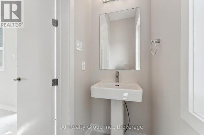 Photo - 309 Falsetto St