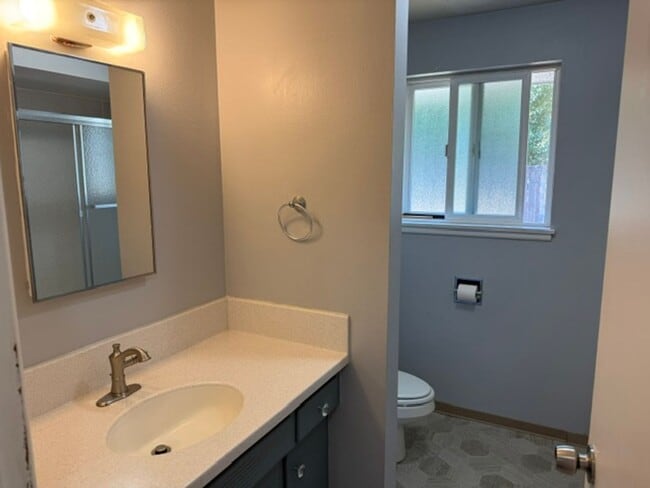 Photo - 2501-2503 Bridgeport Way West