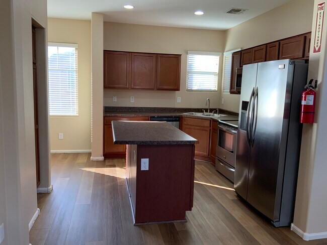 Photo - 2118 N 77th Ln