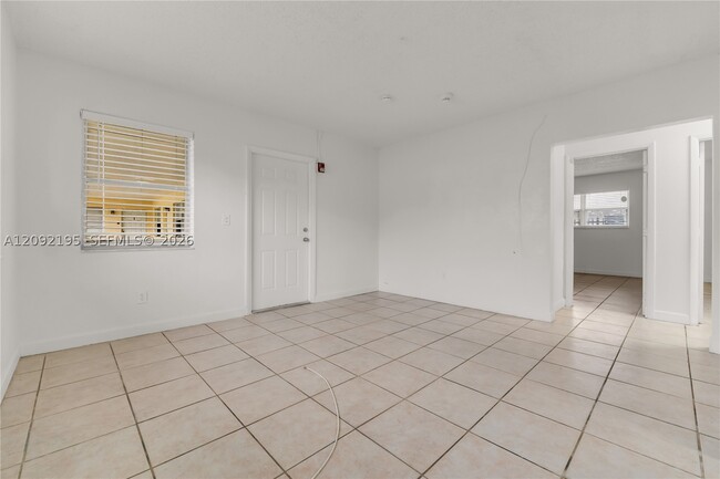 6318 SW 25th St Unit 4