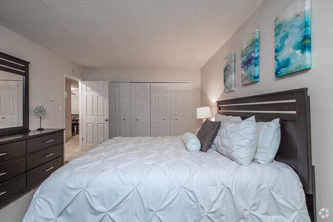 2BR, 1BA - 800SF - Primary Bedroom