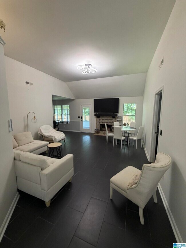 8012 Rockhampton Cir