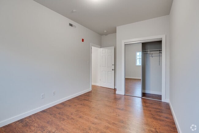 Building Photo - Newly Renovated Temple Apartments Unit 3