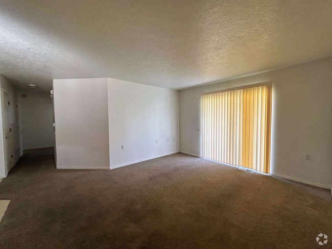 Building Photo - 347 Lenore St Rental