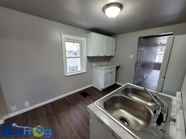 Photo - 1117 Dousman St