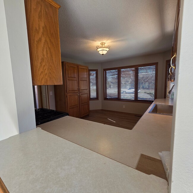 Photo - 9231 Queens Garden N