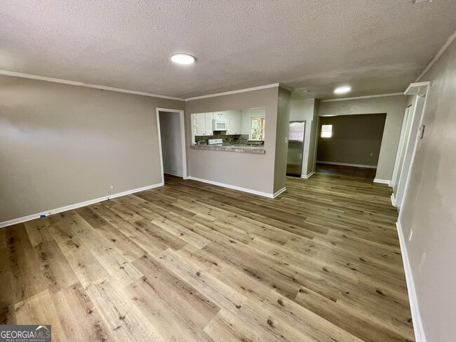 Photo - 1595 Winston Dr