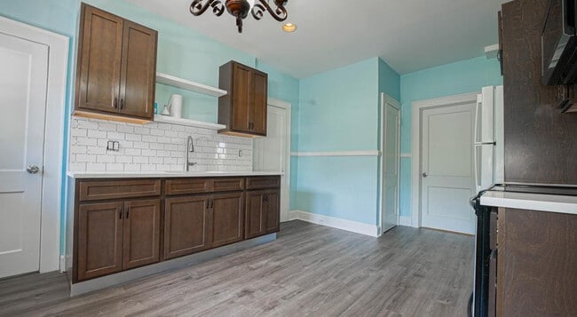 Photo - 240 Flax Hill Rd