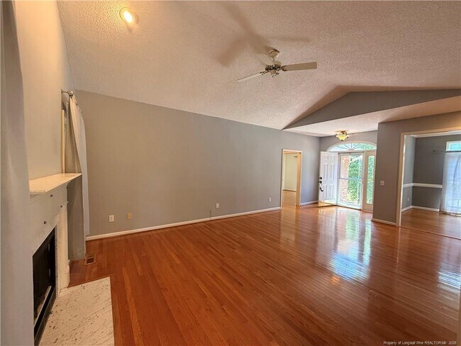 Photo - 995 Greenbriar Dr