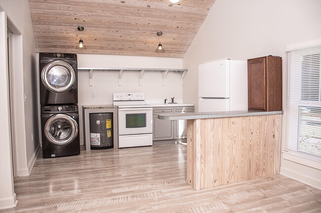 Photo - 452 N Spring St