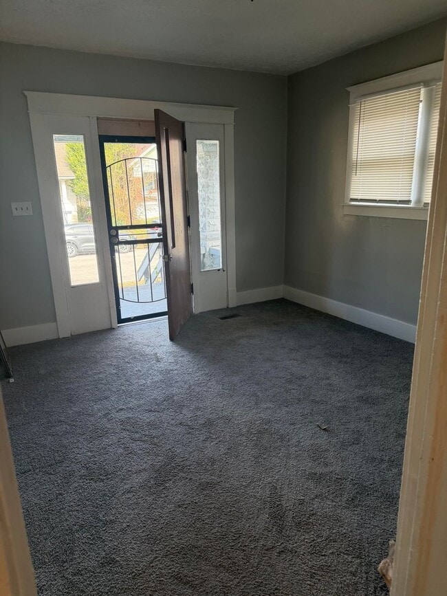 Photo - LEASING SPECIAL - MOVE IN BY 1/1/2026 AND RECEIVE 2ND MONTH OF RENT FREE.