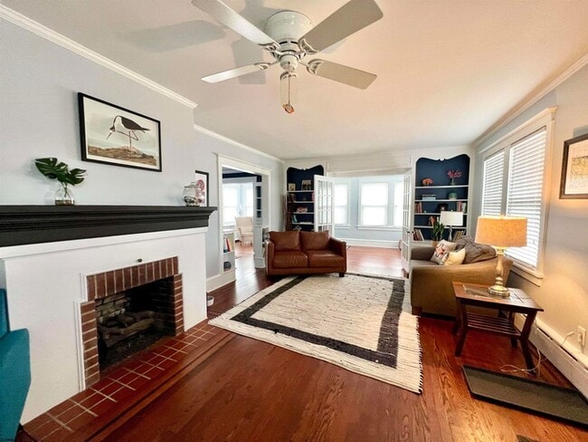 Photo - 207 25th St S