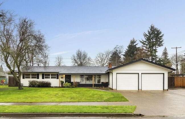 Spacious 3BD/2BA home located in NE Salem - Spacious 3BD/2BA home located in NE Salem