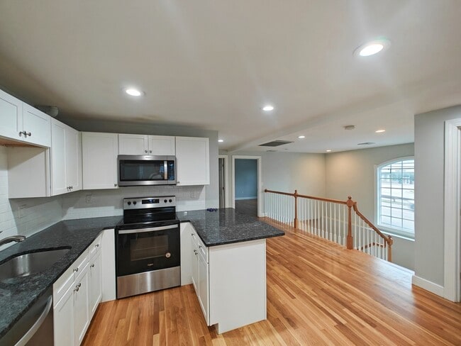 Photo - 548 Worcester St