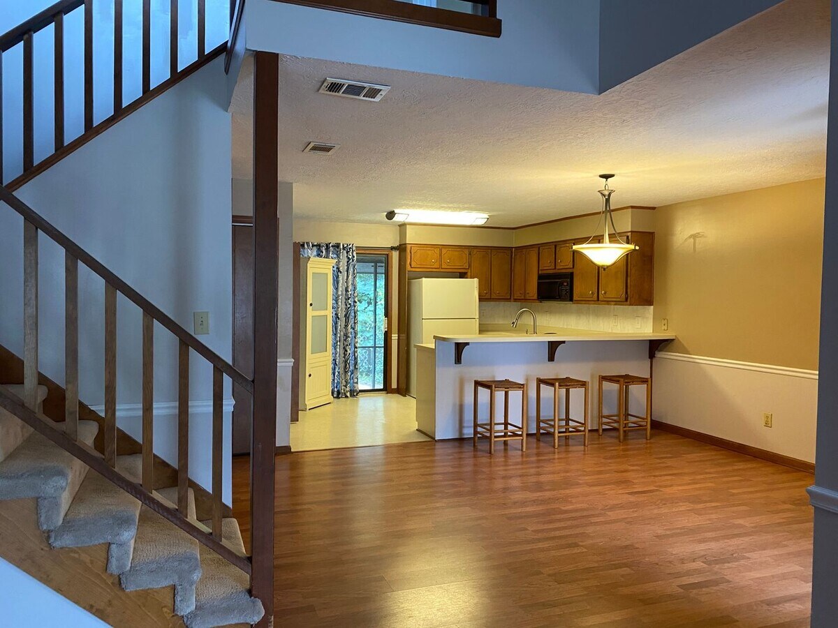 Photo - 2 BR/ 2.5 BA townhome off Bobby Jones